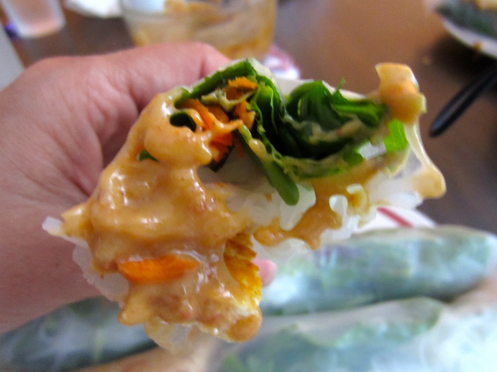 basil roll with peanut sauce